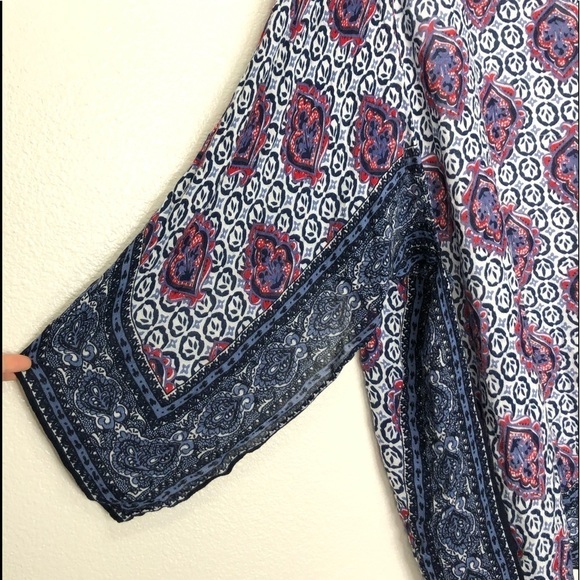 Express Paisley Scarf Kimono - Picture 3 of 6